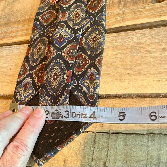 🔥Disney Mickey Mouse 100% Silk Tie🔥 - Picture 7 of 7